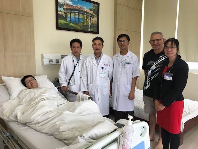 Đặt máy tạo nhịp tim khẩn cấp để cứu sống du khách Pháp