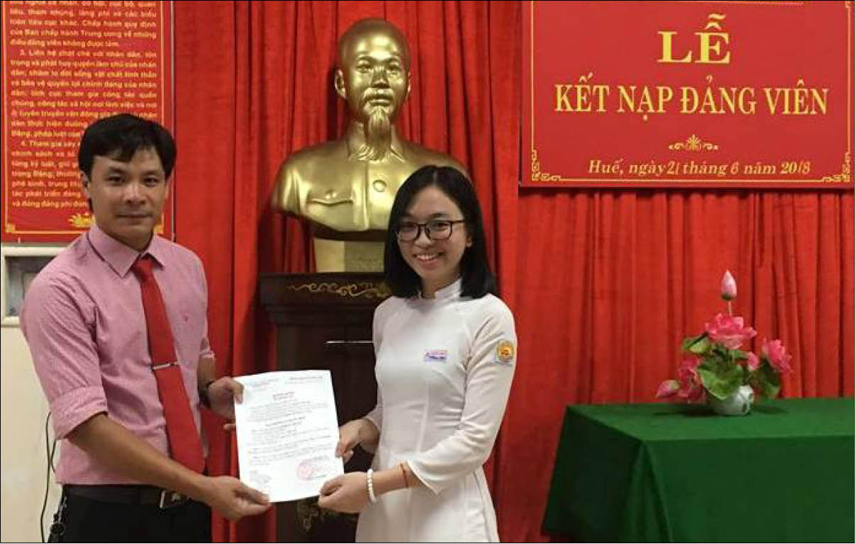Những đảng viên trên ghế nhà trường