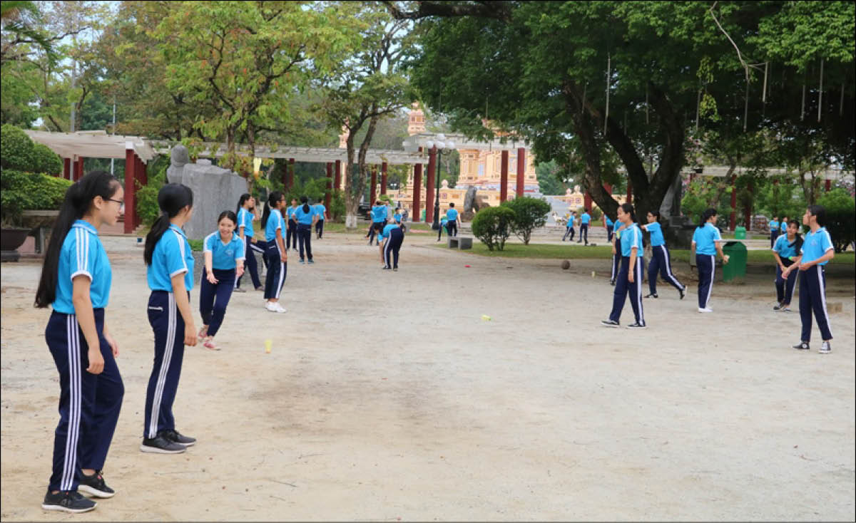 Thiếu nhà đa năng trong trường học