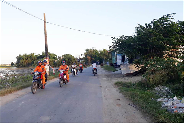 Dân mừng vì đã hết ngập