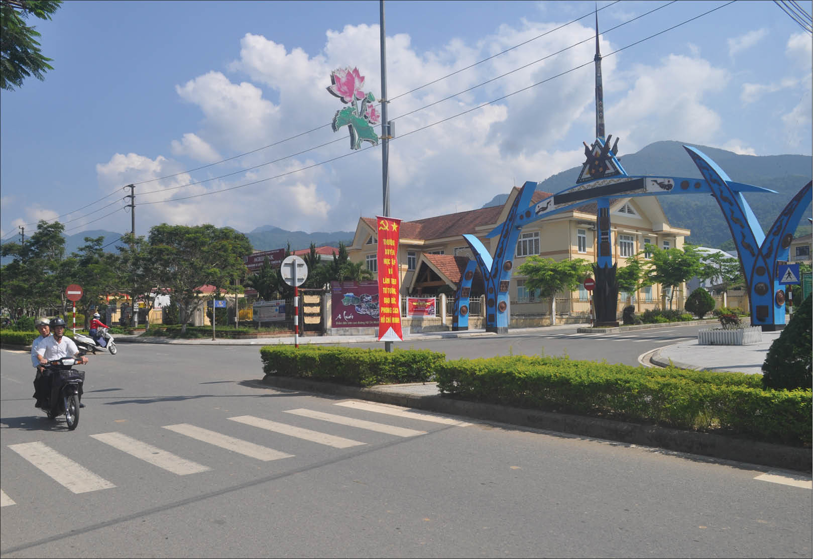 Xây dựng đô thị phía tây