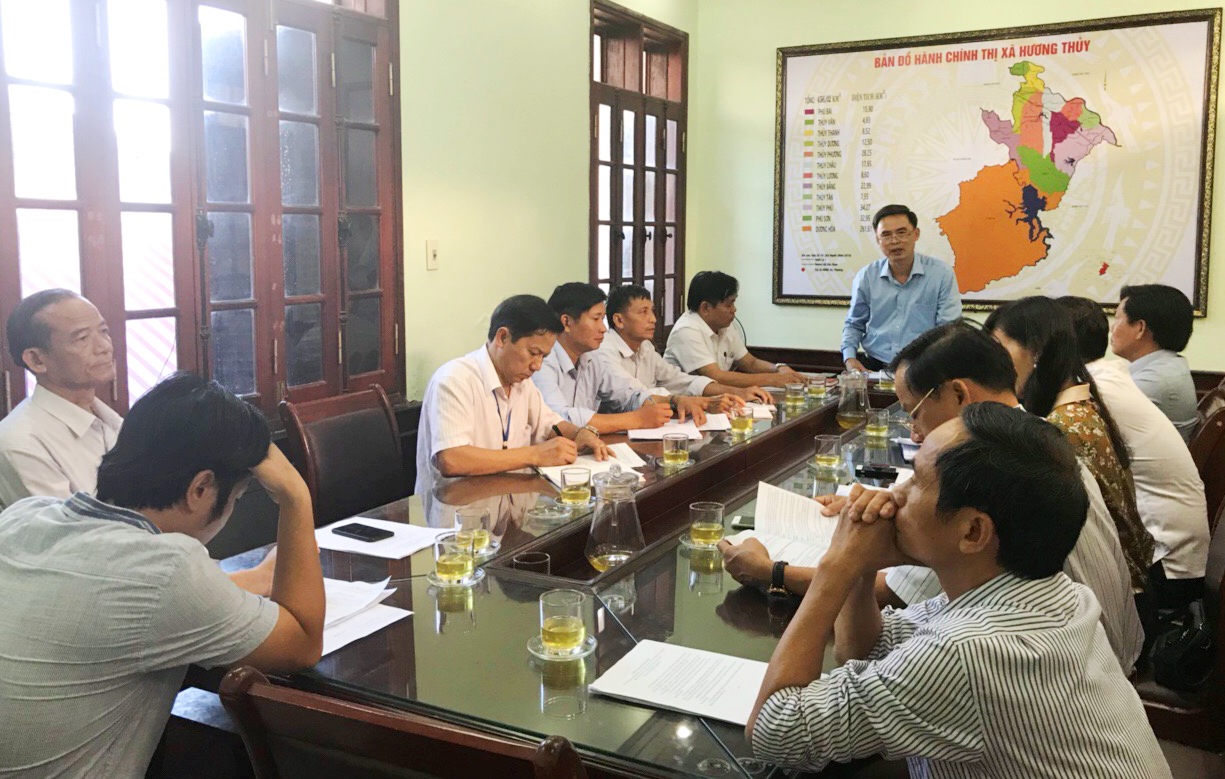 Hương Thủy Buộc thôi việc Hiệu trưởng Trường tiểu học  THCS Dương Hòa