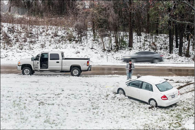 Hơn 1 000 chuyến bay bị hủy do bão tuyết ở Đông Nam nước Mỹ