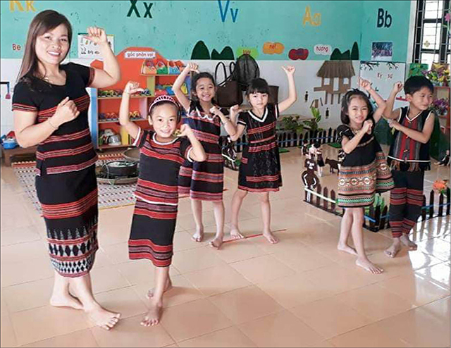 Cô giáo mê nghề, yêu trẻ nơi biên giới