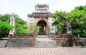 Valuable information emerges owing to result of archaeological survey of King Dong Khanh Tomb relic site
