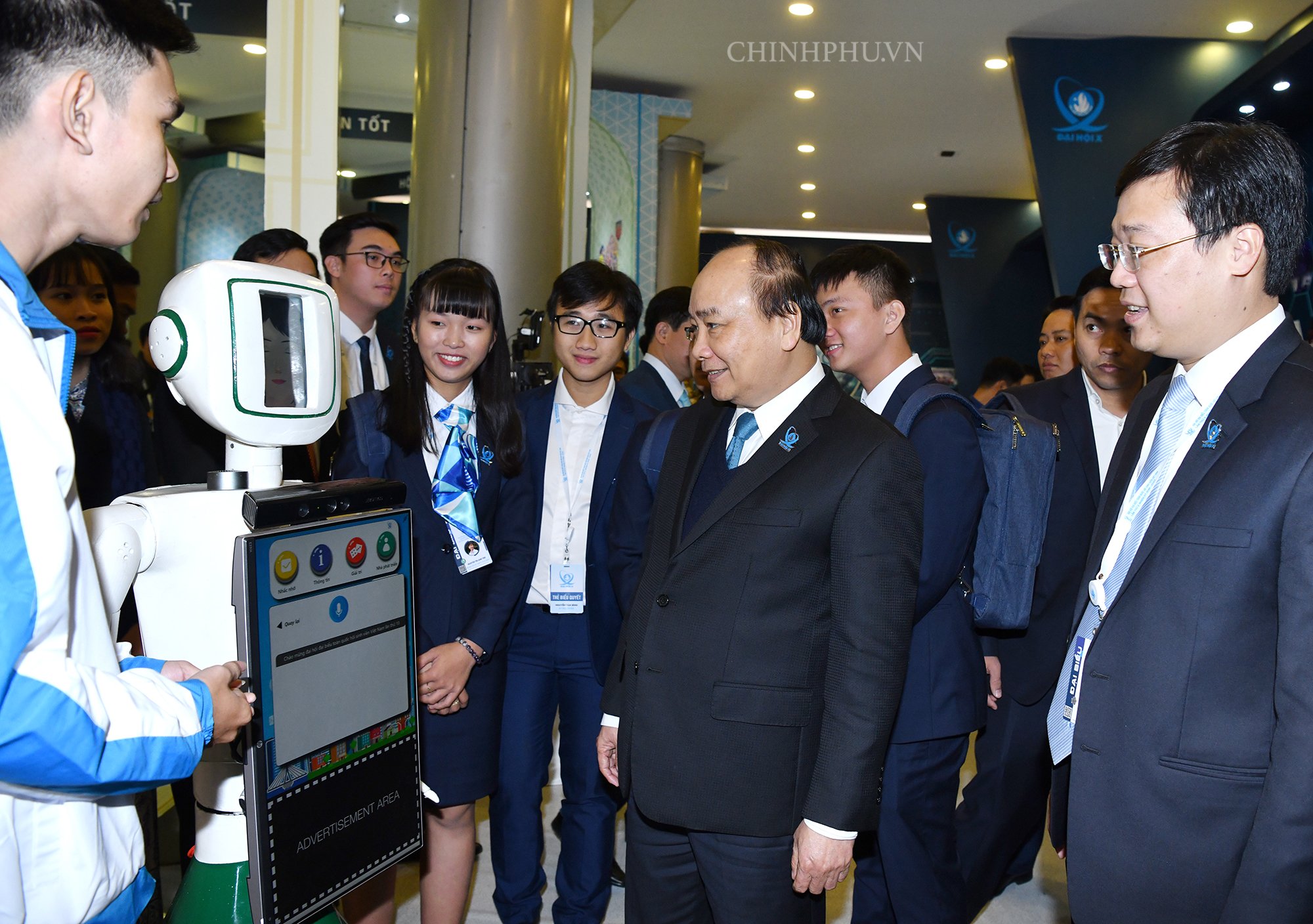 Thủ tướng Không để sinh viên phai nhạt lý tưởng cách mạng, sống thực dụng