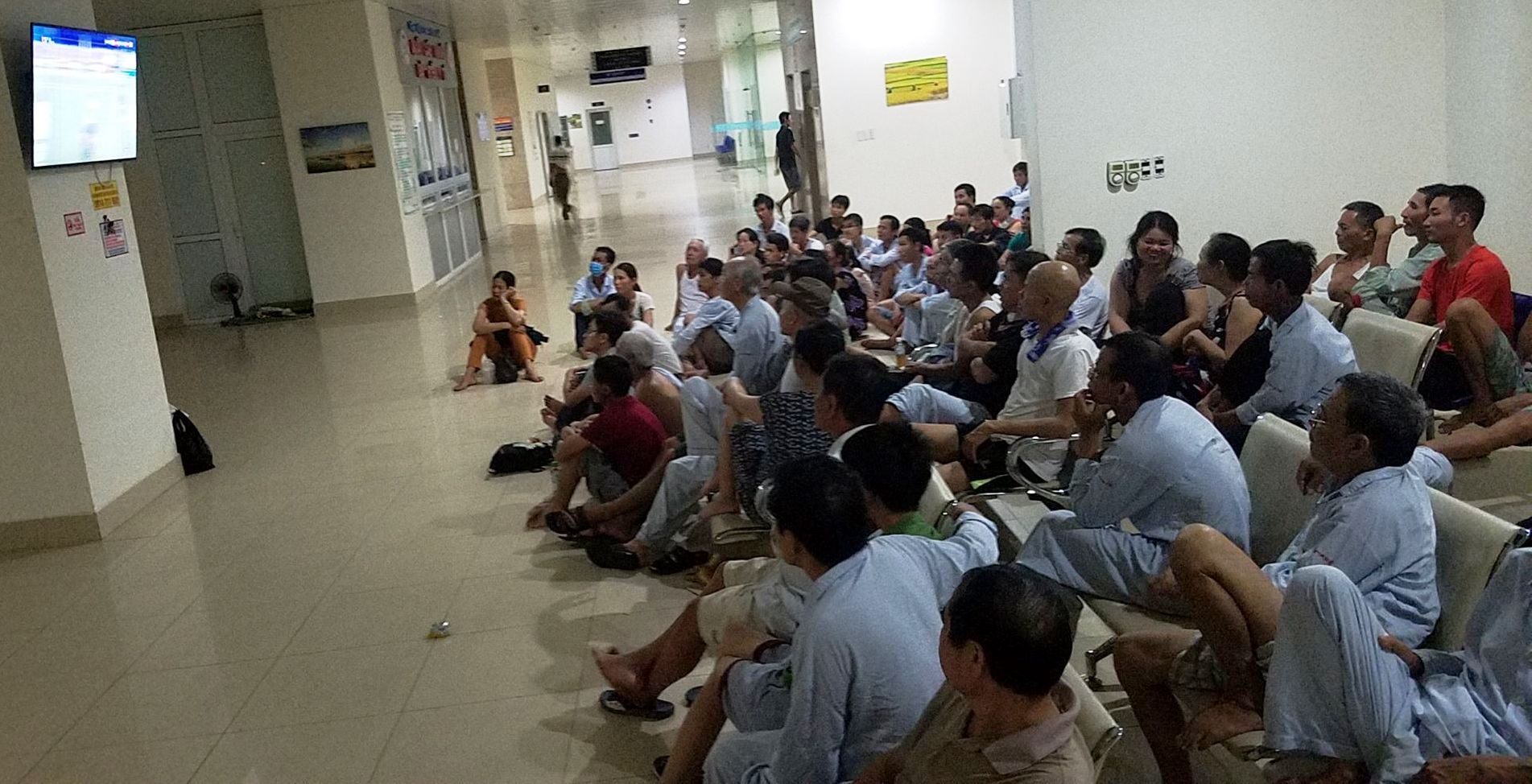 Xem bóng đá ở bệnh viện