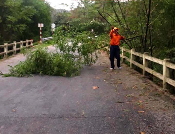 Khắc phục sạt trượt một số tuyến đường sau mưa