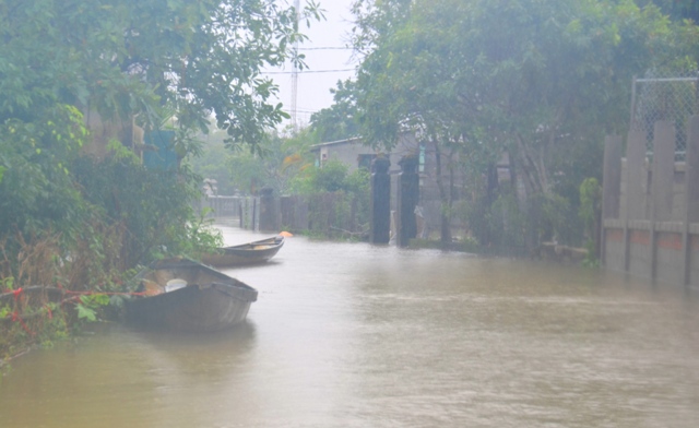 Về với vùng lũ
