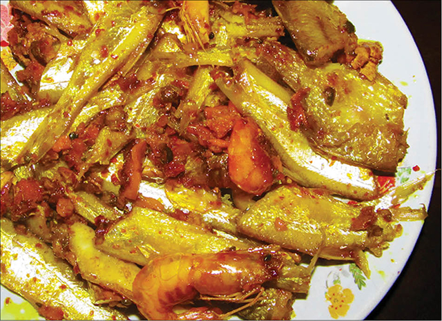 Mai fish stewed with turmeric - a rustic but delicious dish