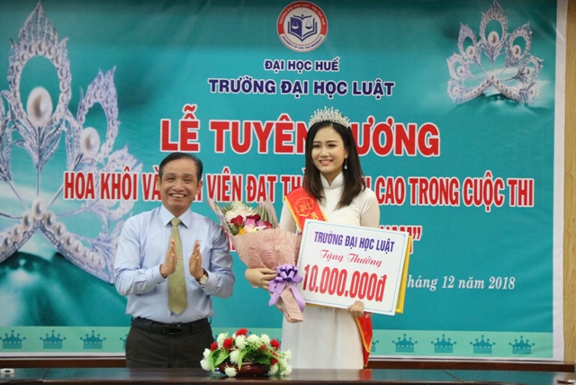 Tuyên dương sinh viên đạt thành tích trong cuộc thi Hoa khôi sinh viên Việt Nam