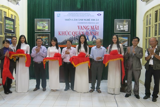 Triển lãm 50 bức ảnh về người lính Cụ Hồ