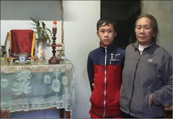 Hai anh em mồ côi mong được tiếp tục đến trường