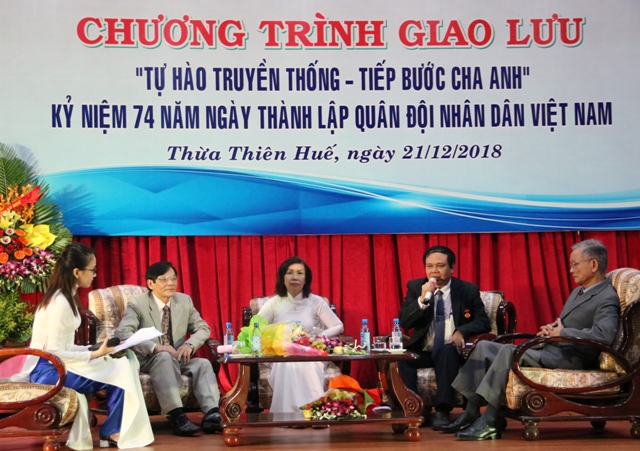 Giao lưu “Tự hào truyền thống – Tiếp bước cha anh”