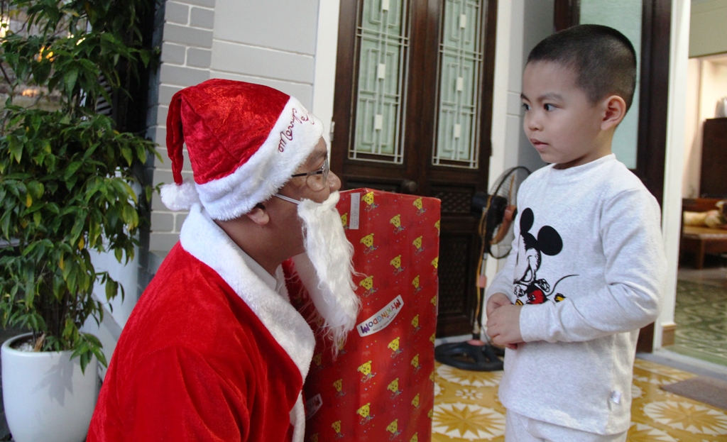 Dịch vụ ông già Noel đem tiếng cười đến cho trẻ nhỏ