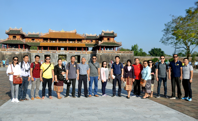 Bringing more images of Hue to Laos