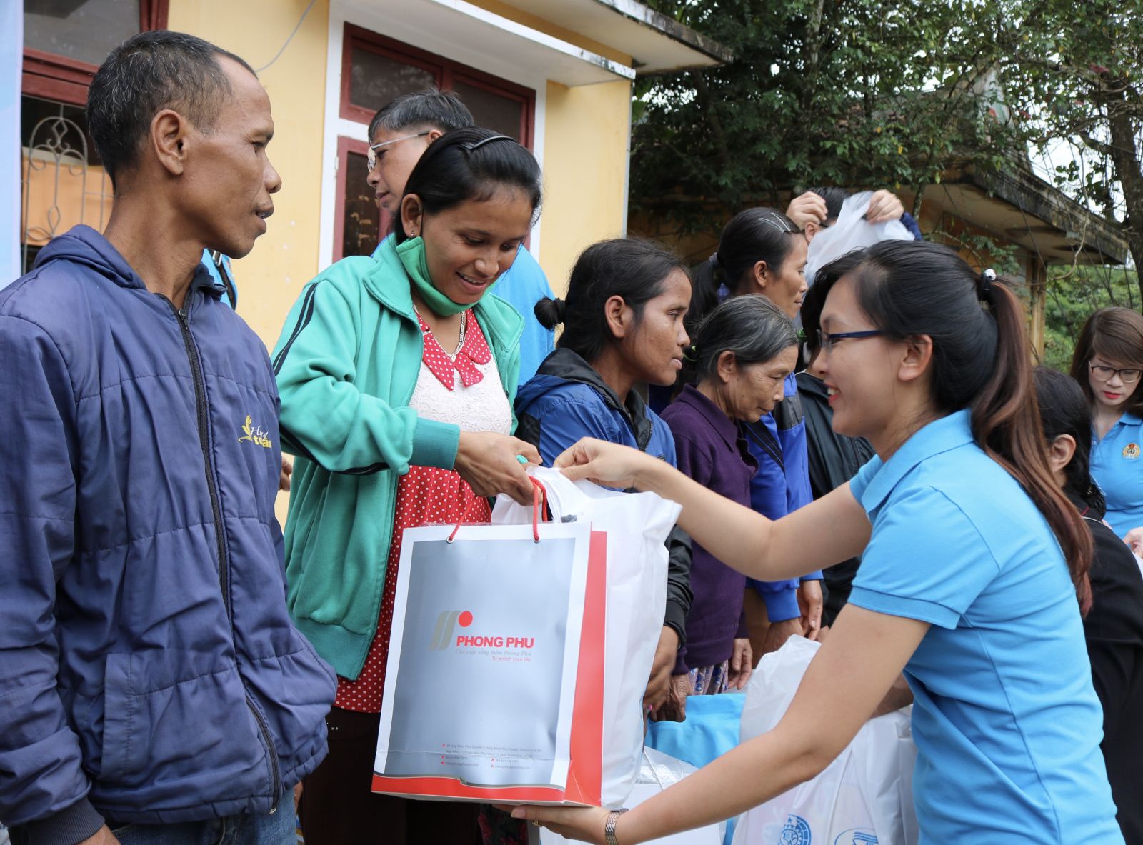 Hạnh phúc là sẻ chia