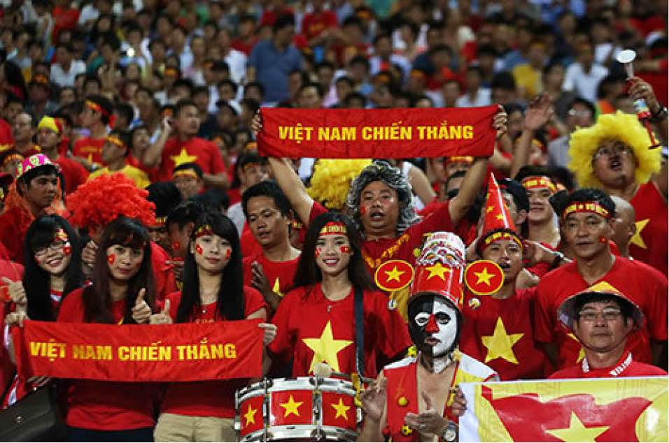 Tuyết phủ  sắc màu đỏ rực