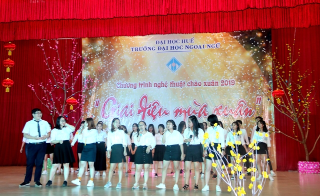 Trường ĐH Ngoại ngữ tổ chức đêm nhạc chào xuân