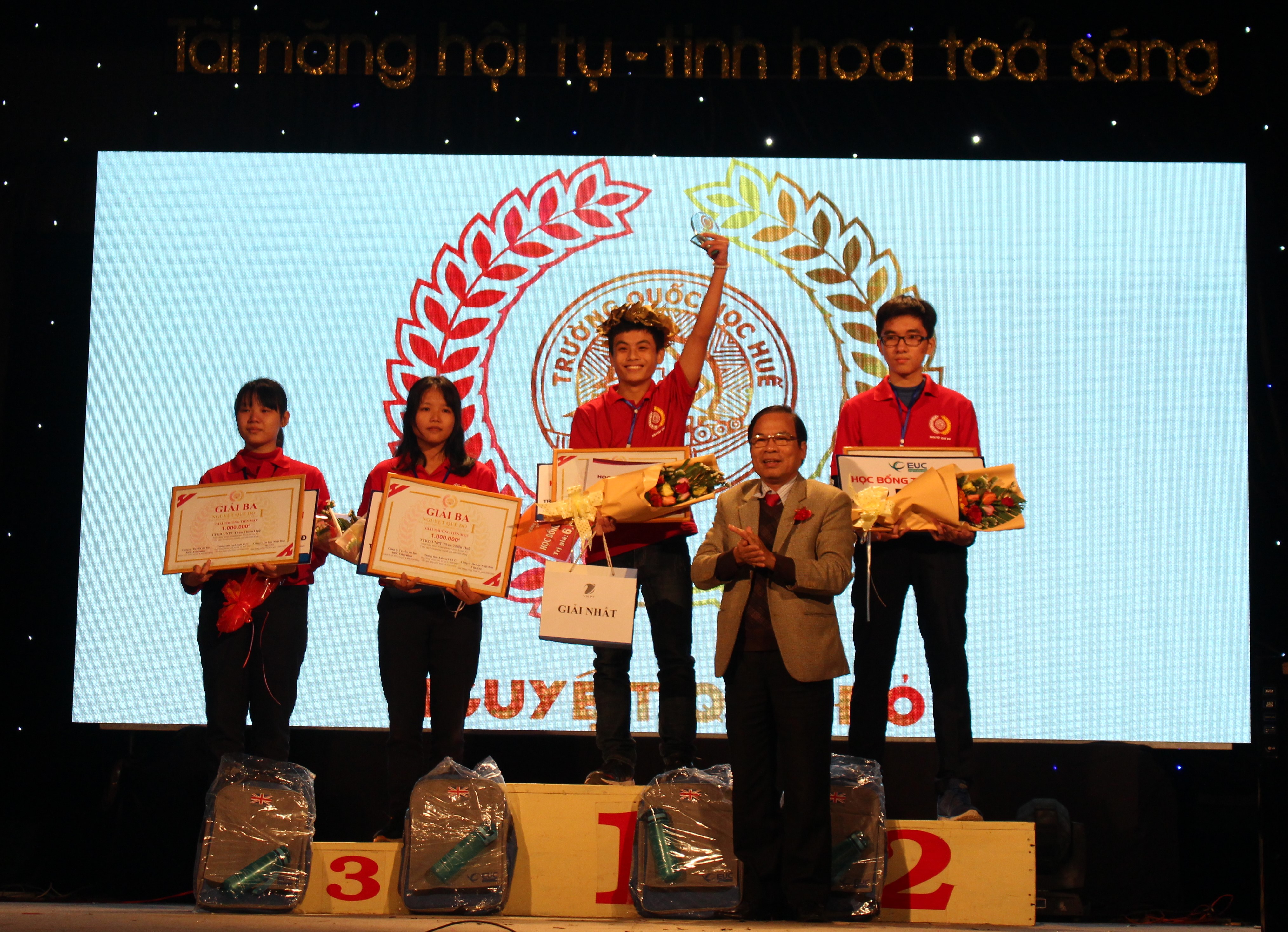 Phạm Thành Đạt đại diện Trường THPT chuyên Quốc Học tham gia “Đường lên đỉnh Olympia” 2019