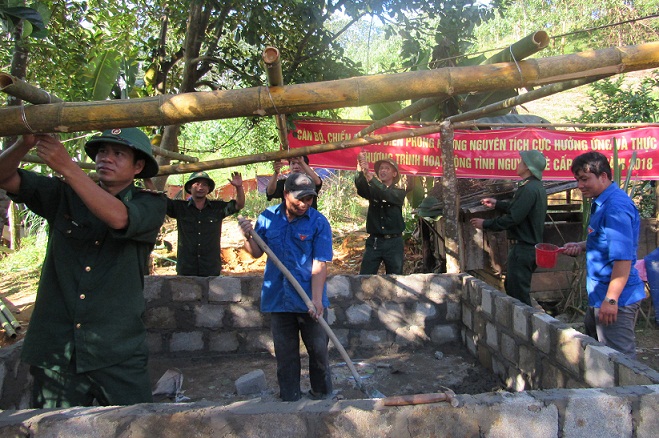 Hỗ trợ giúp đỡ xã A Roàng giảm nghèo là một trong 10 công trình thanh niên tiêu biểu toàn quốc