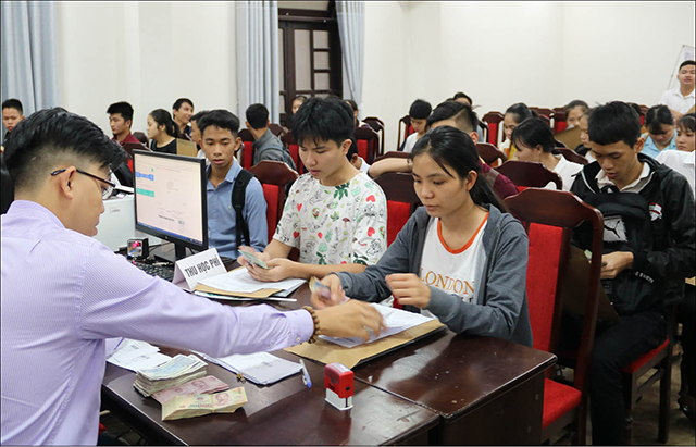 Không dễ tăng học phí dù  “có quyền”