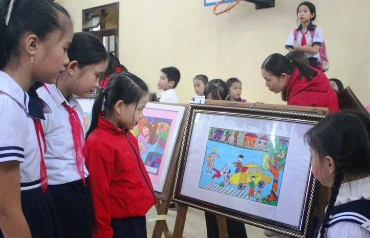 Học sinh Hương Thủy kêu gọi xây dựng văn hóa giao thông