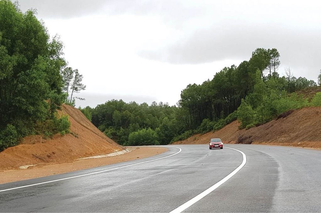 La Son - Tuy Loan Highway has taken form