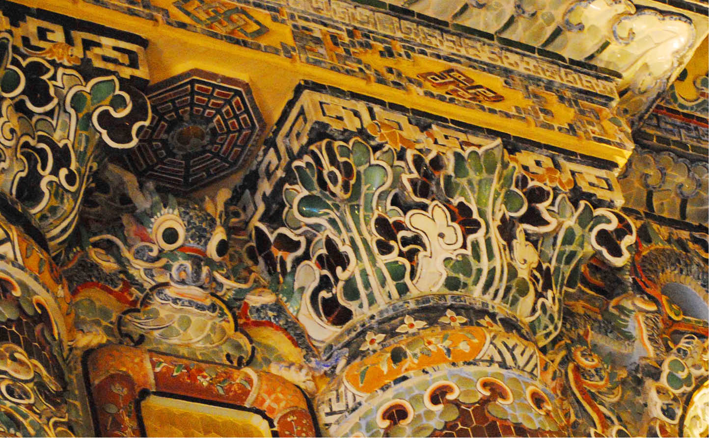 Vẻ đẹp Đông - Tây trong nghệ thuật trang trí Lăng Khải Định