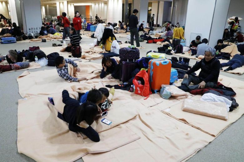 Nhật Bản 2 000 hành khách mắc kẹt tại sân bay do tuyết rơi dày