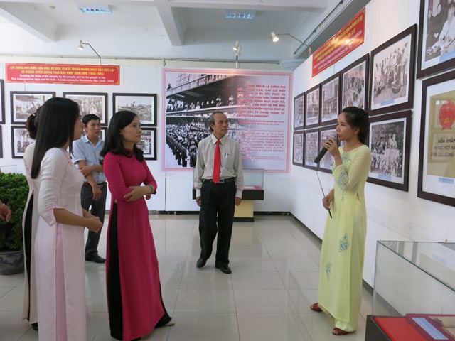 Innovating the display towards modernism