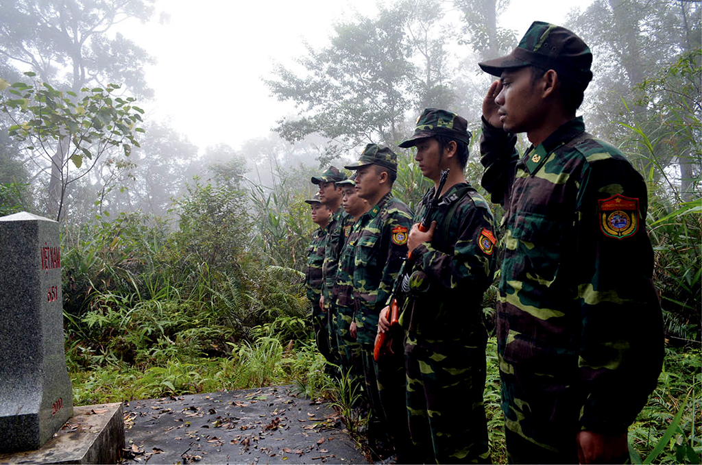 Những dấu chân thầm lặng