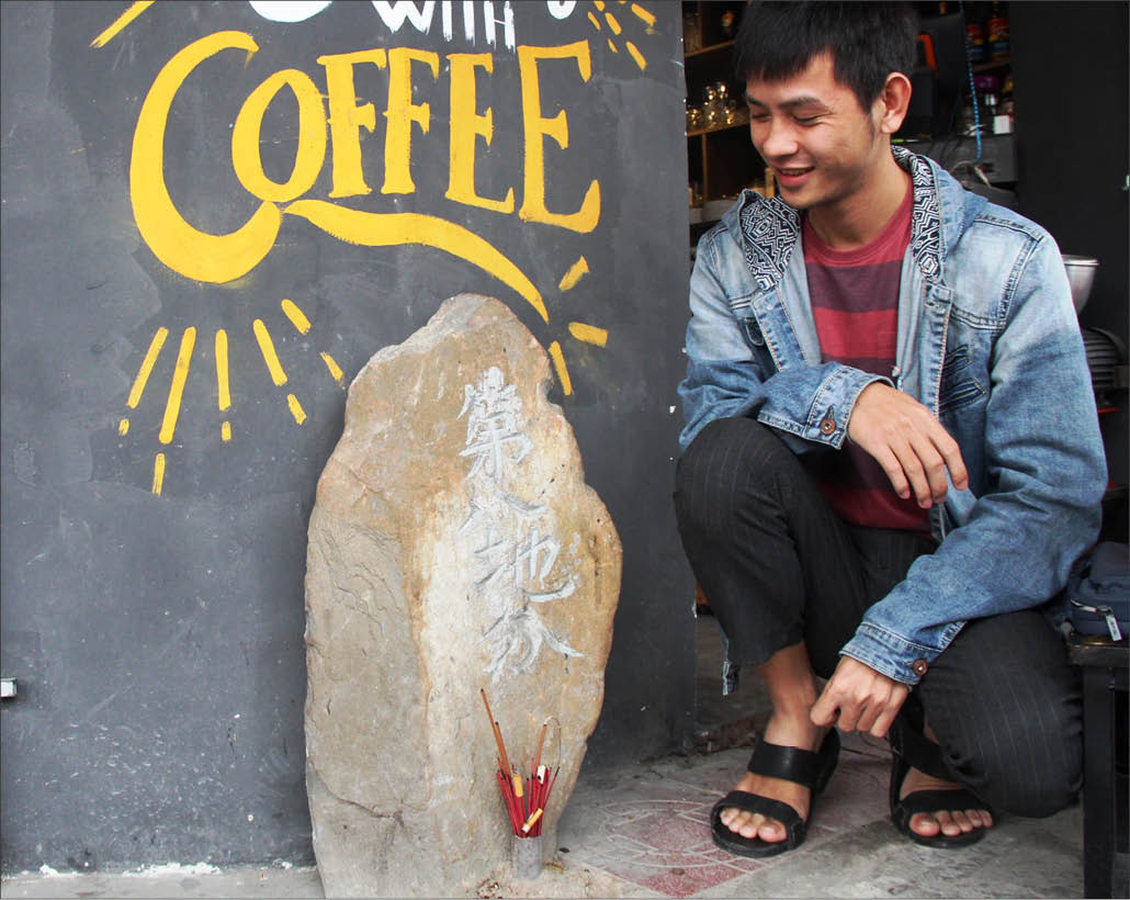 Dấu mốc ven đường