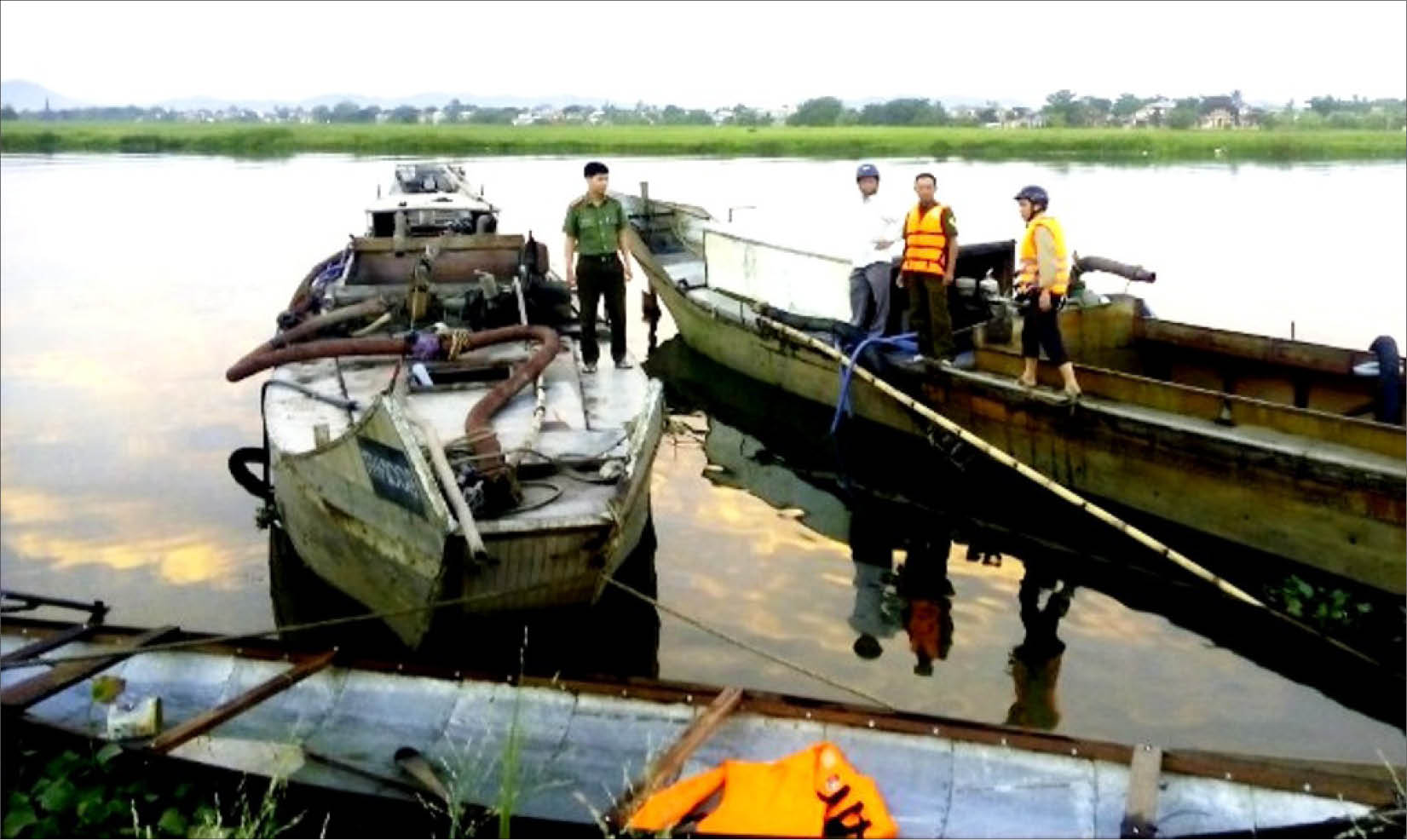 Chấn chỉnh tình trạng khai thác cát trộm ở Phú Mậu