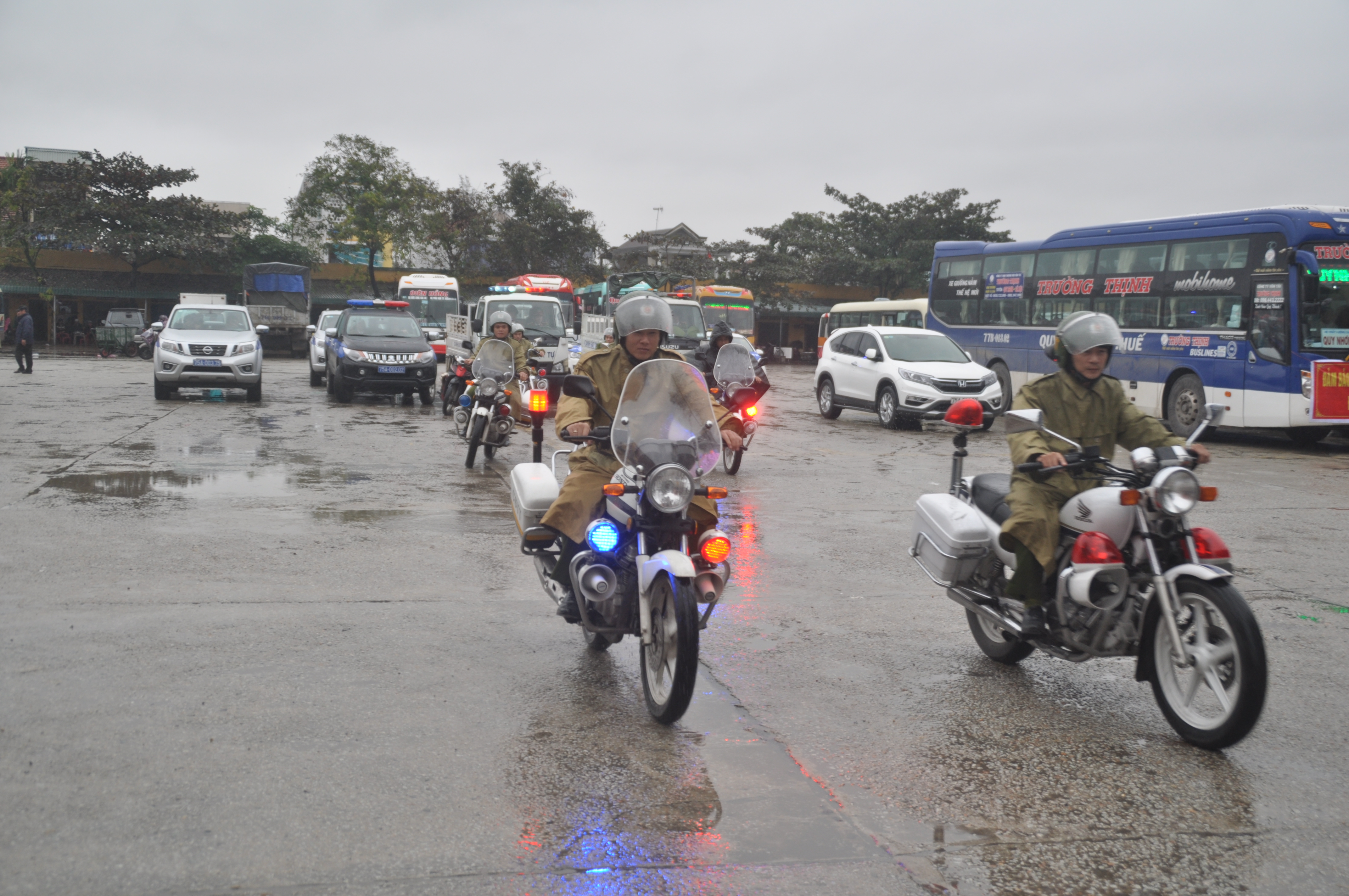 Ra quân xử lý nhiều phương tiện vi phạm