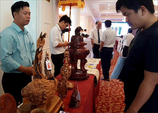 Lo hàng cho festival nghề
