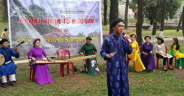 Đưa ca Huế vào học đường