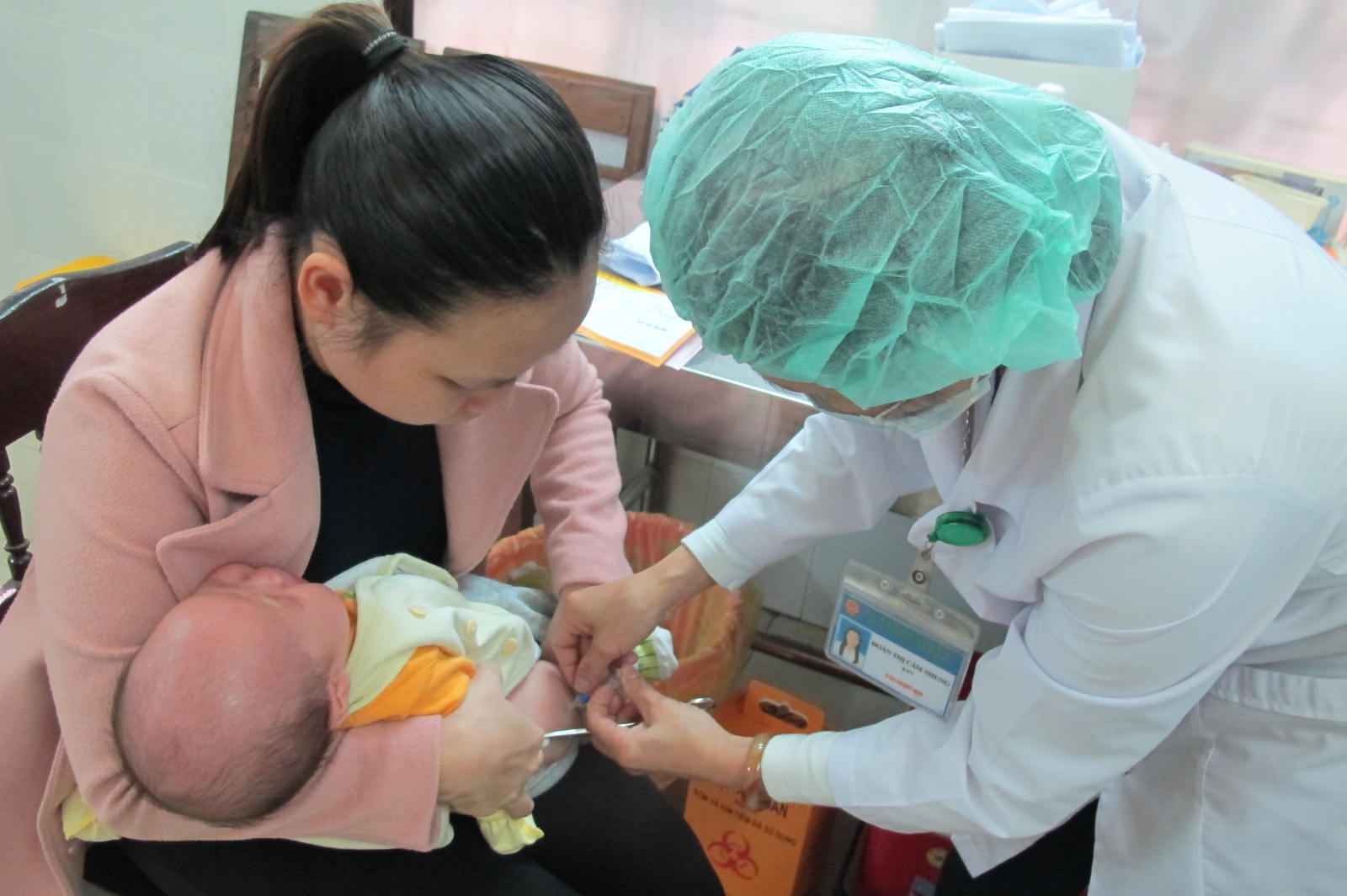 Triển khai tiêm 10 000 liều vắc-xin ComBE Five trên địa bàn