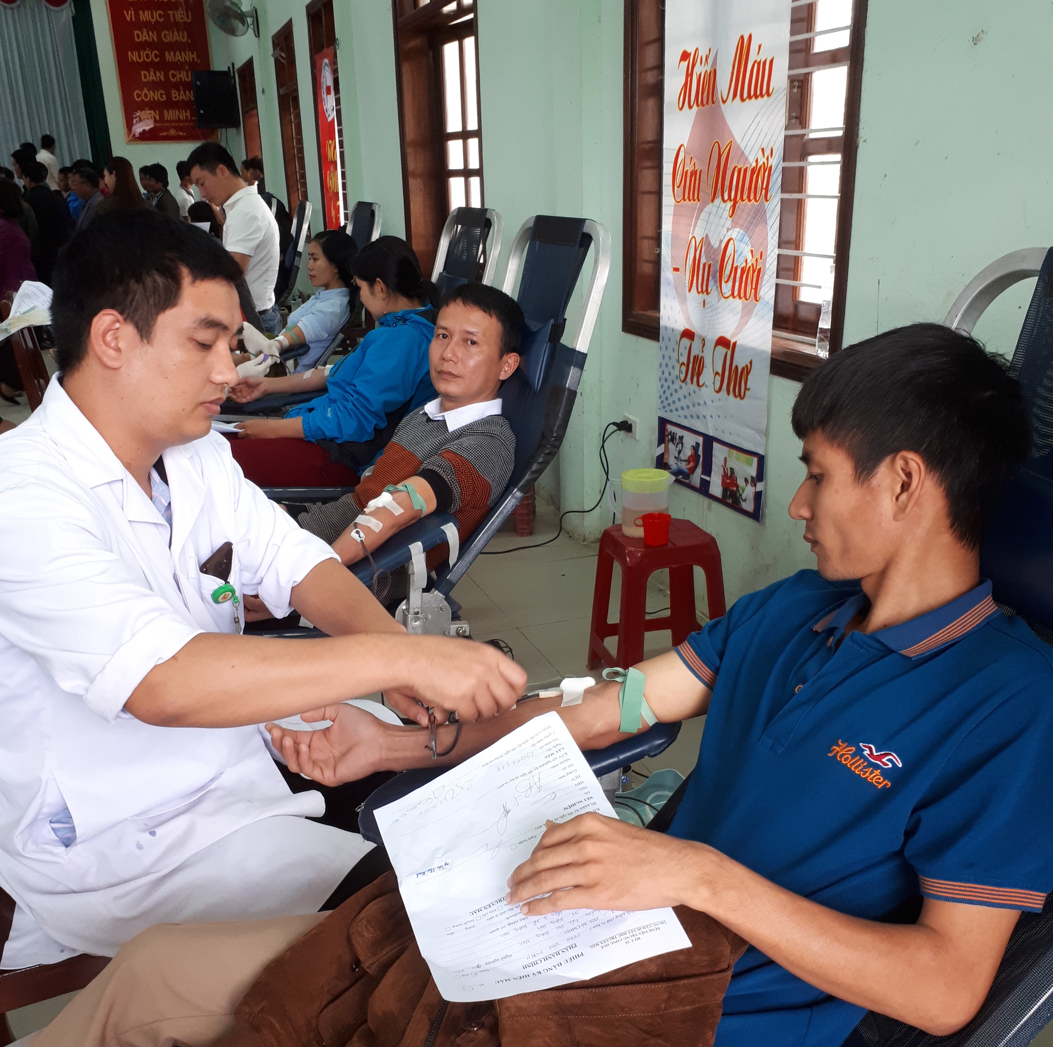 Nam Đông 185 đơn vị máu được lấy tại Ngày hội “Chia sẻ giọt máu hồng”