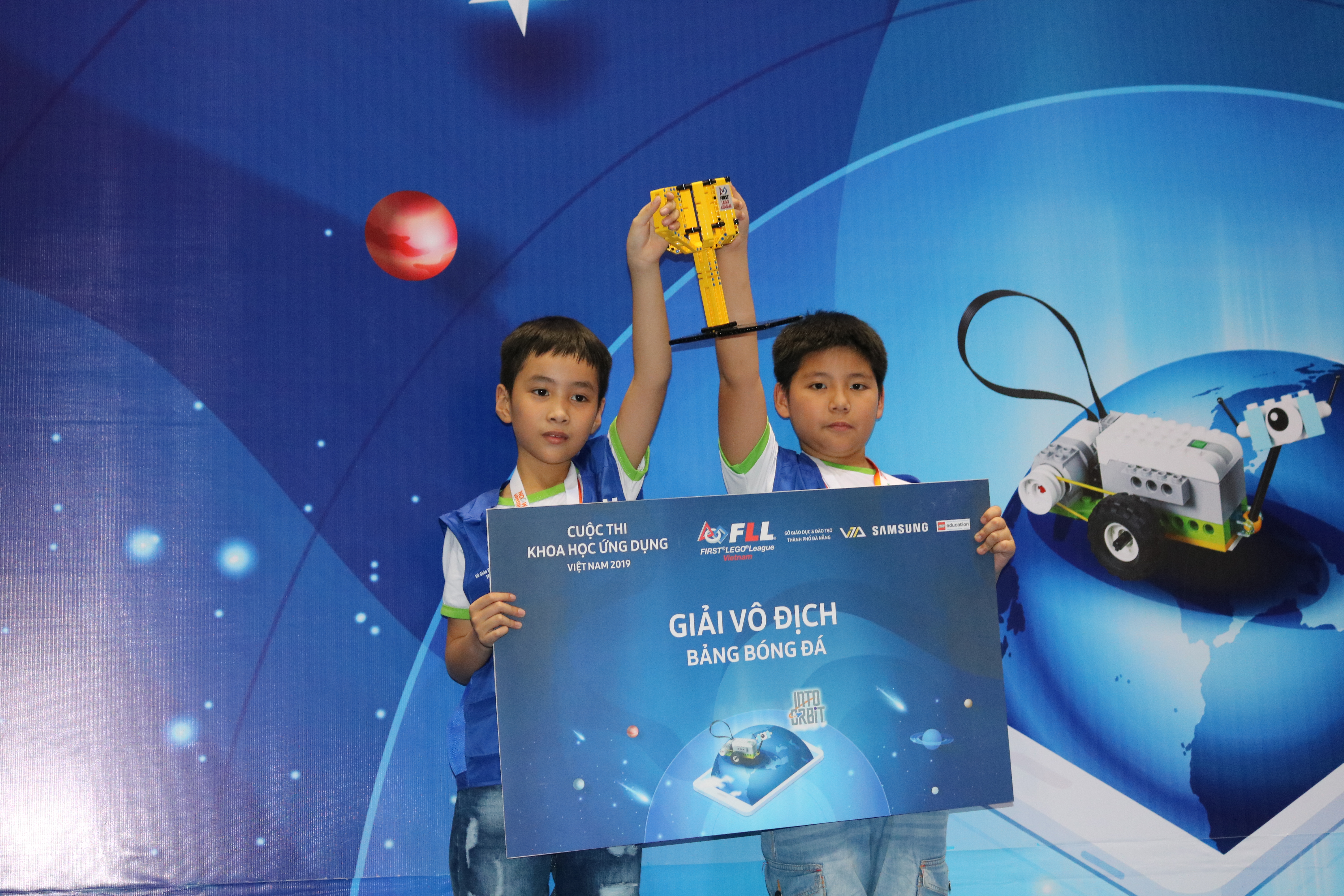 Lego Robotics Hue giành giải vô địch cuộc thi Khoa học ứng dụng FLL