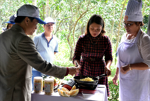 Thể chế cho ẩm thực Huế