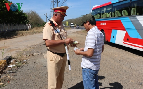 Hôm nay 21 1 , bắt đầu tổng kiểm soát xe tải và xe khách trên cả nước