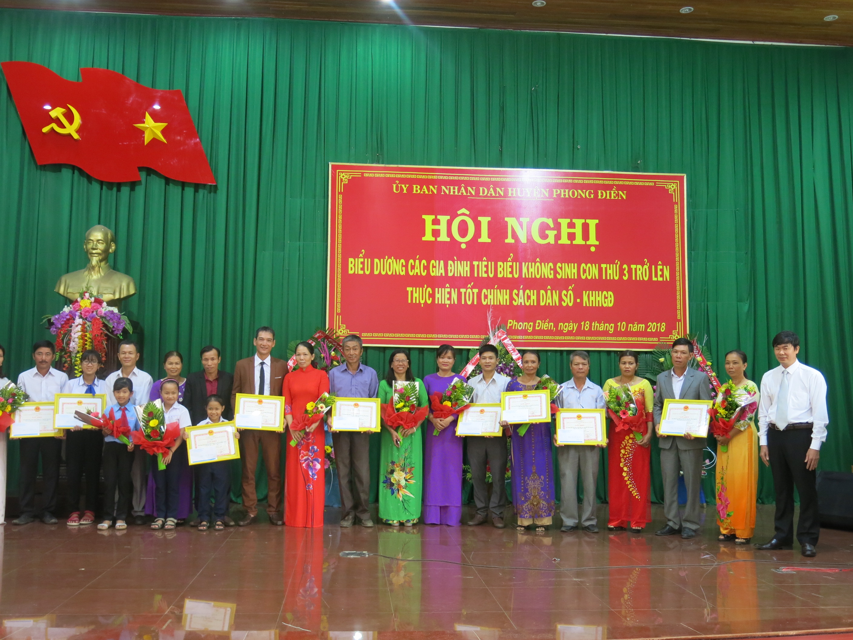 Phong Điền 5 thôn 3 năm liền không có người sinh con thứ 3 trở lên