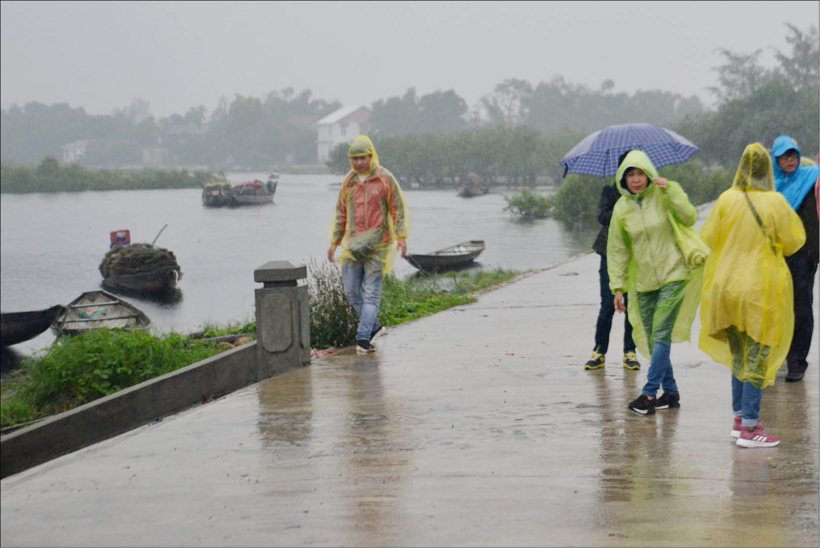 Nên mua bảo hiểm khi đi du lịch