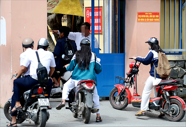 Hiểm nguy khi học sinh đi xe máy phân khối lớn