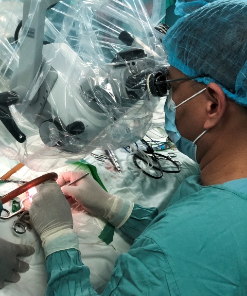 Cấy điện cực ốc tai - cứu tinh của trẻ bẩm sinh