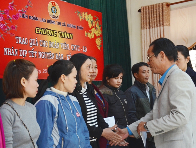 Đồng hành cùng người lao động có hoàn cảnh khó khăn