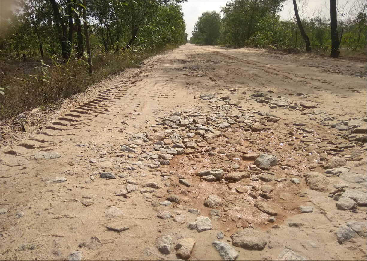 Đường nối Quốc lộ 49B đi Tỉnh lộ 6 xuống cấp nặng