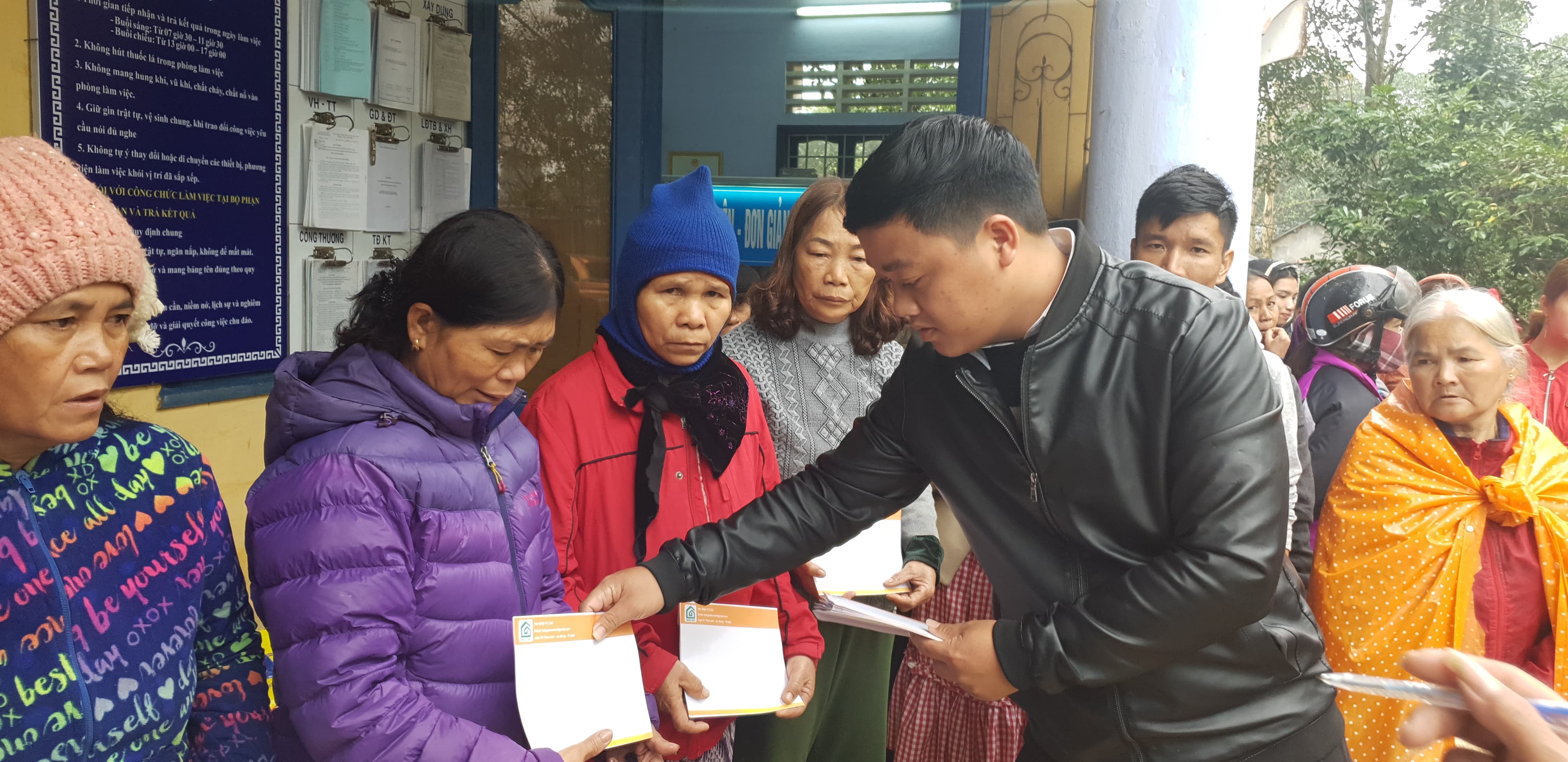 Sẻ chia tết ấm cùng người nghèo