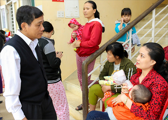 Trẻ sốt, sưng đau sau tiêm vắc xin ComBe Five là phản ứng thông thường